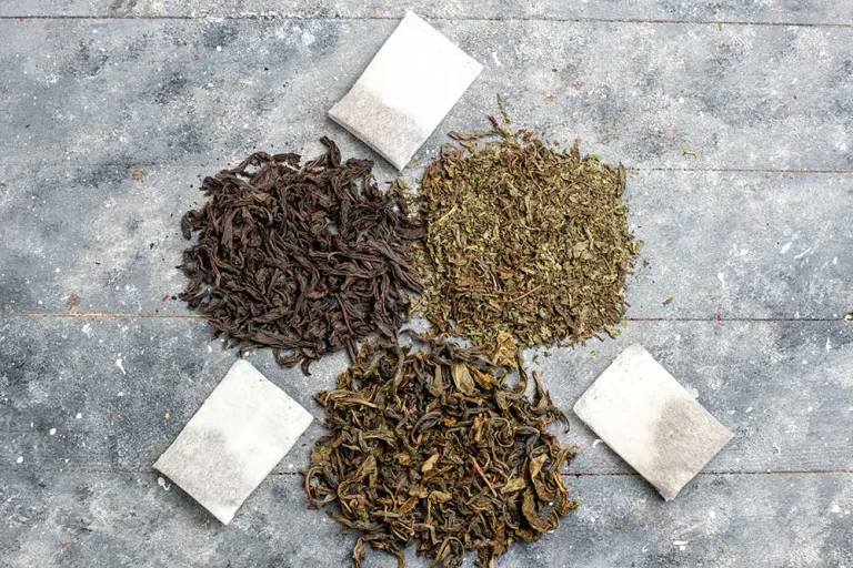 Comparing The Flavor, Aroma, and Nutrients in Loose-Leaf Tea and Teabags