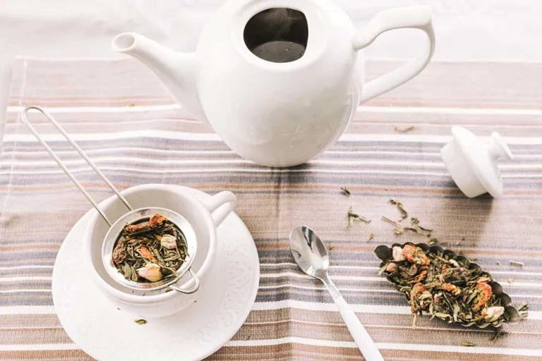 Tea Infuser vs Tea Strainer