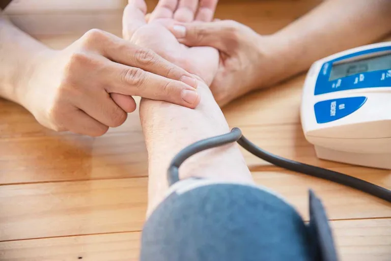 Best Herbal Teas to Reduce Hypertension and Control Blood Pressure
